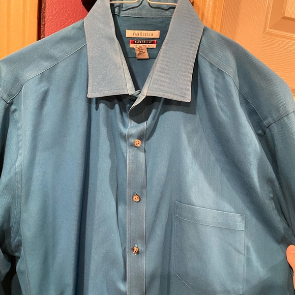 Van Heusen Button Down - Picture 4 of 6